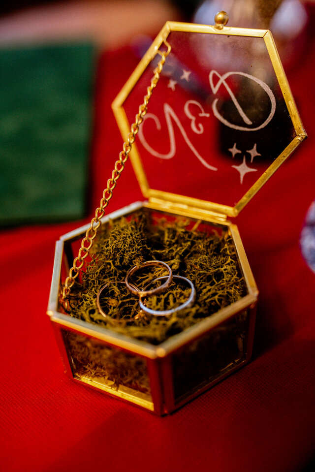 Harry Potter esküvői dekoráció – Griffendél hangulat Veronika és Dani nagy napján