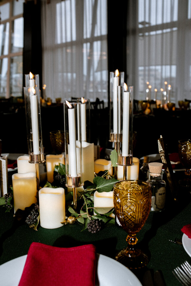 Elegáns asztaldíszek Griffendél hangulatban