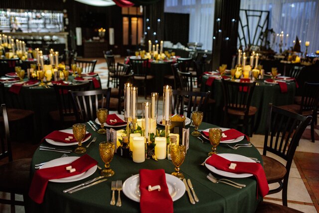 Elegáns asztaldíszek Griffendél hangulatban