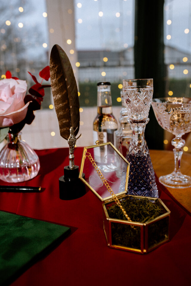 Elegáns asztaldíszek Griffendél hangulatban