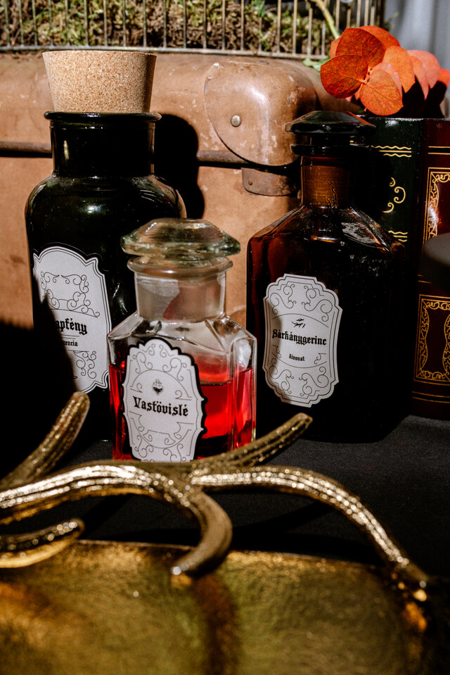 Elegáns asztaldíszek Griffendél hangulatban