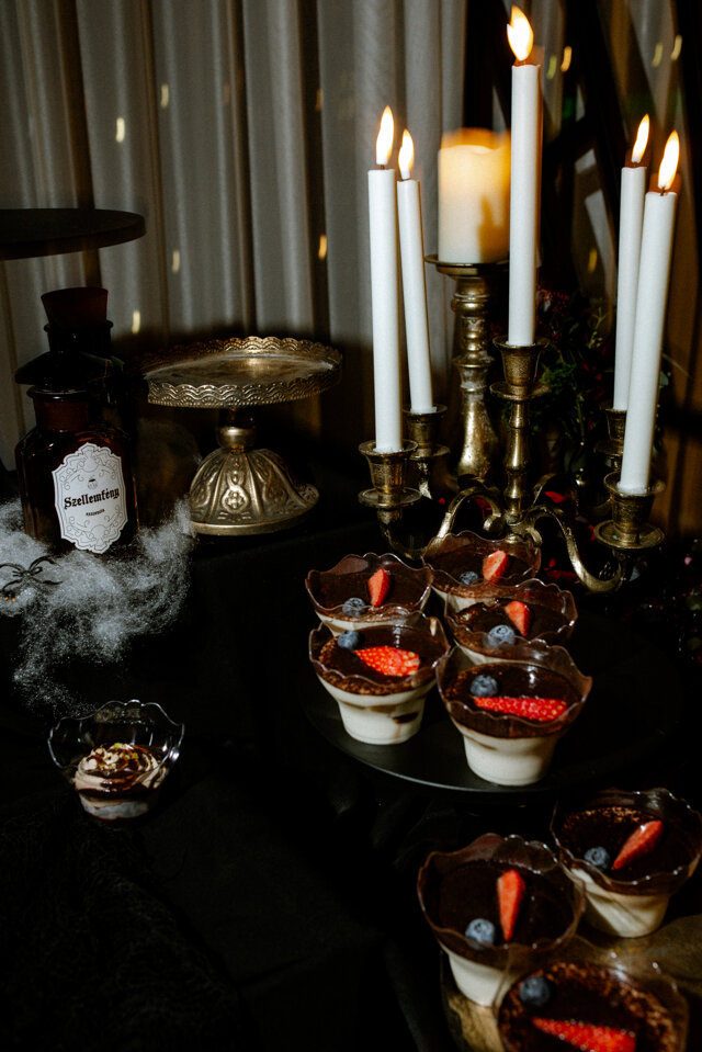 Elegáns asztaldíszek Griffendél hangulatban