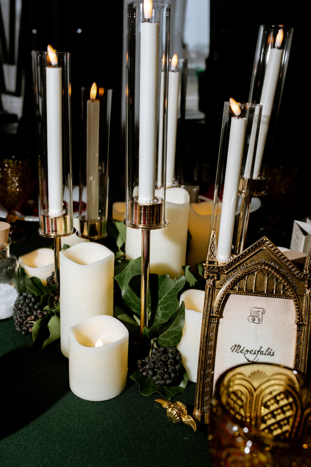 Elegáns asztaldíszek Griffendél hangulatban