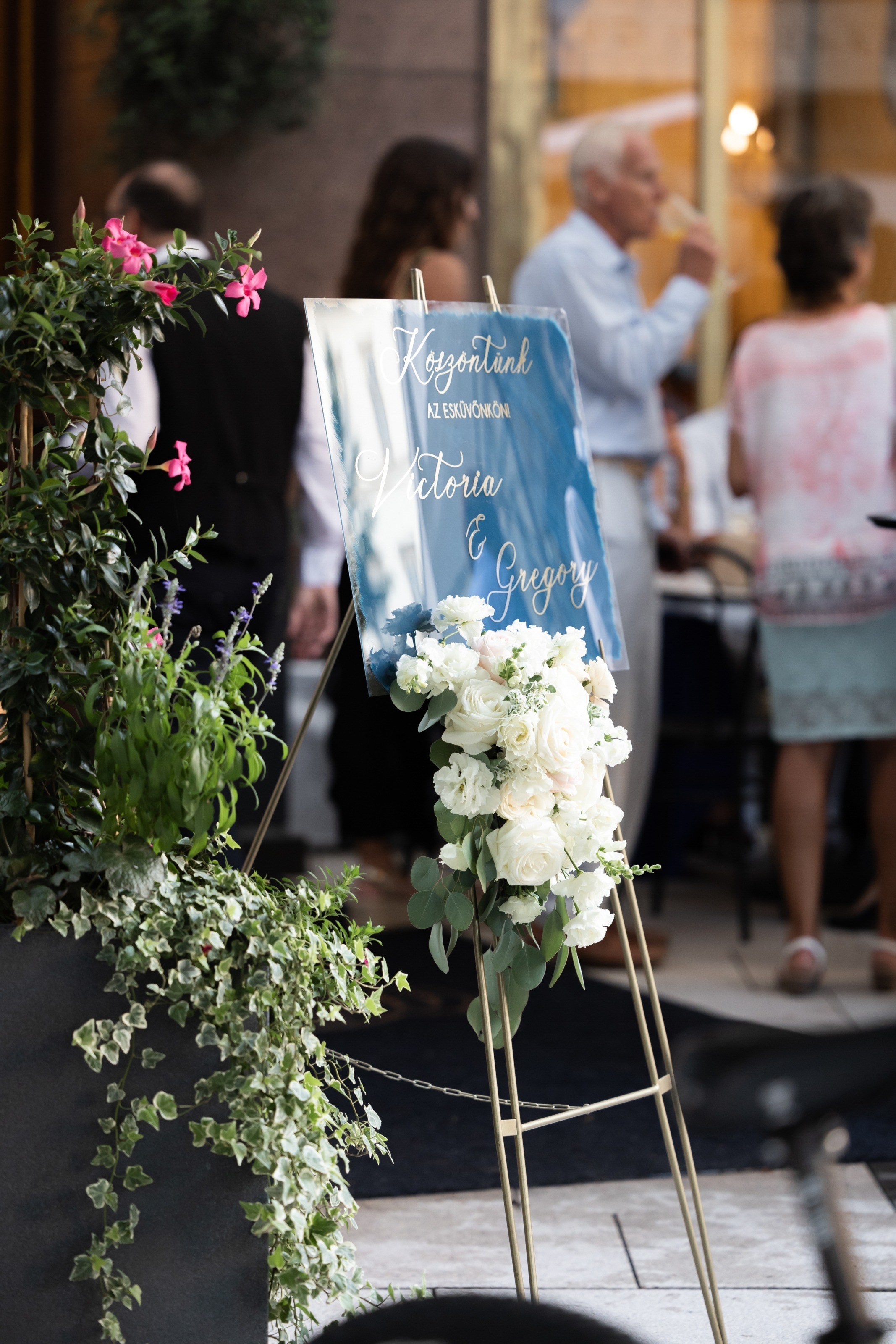 Táblák, feliratok, festőállványok | WeddingFactory esküvői szolgáltatásaink